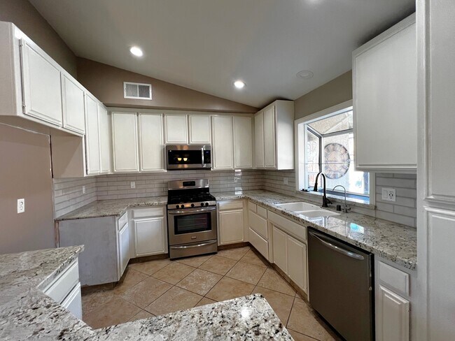 Building Photo - 516 Sun Rose Ave