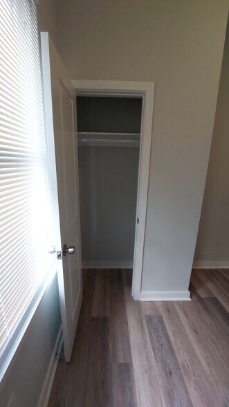 Building Photo - 2718 W York St