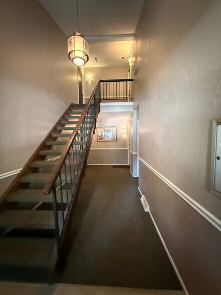 Building Photo - 1166 Middlebury Ln