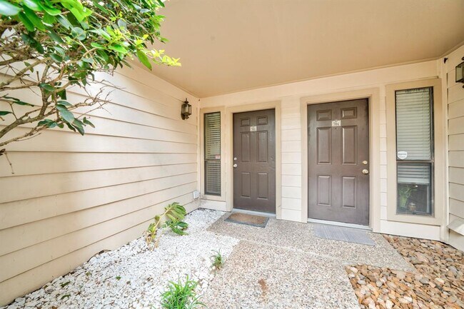 Building Photo - 2277 S Kirkwood Rd