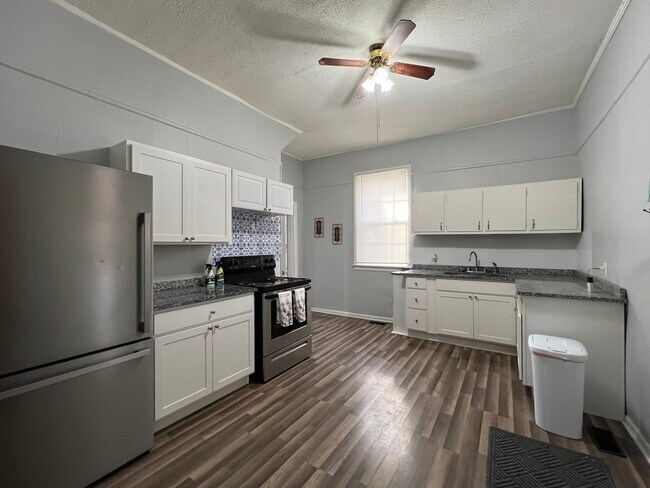 Building Photo - 238 N Church St