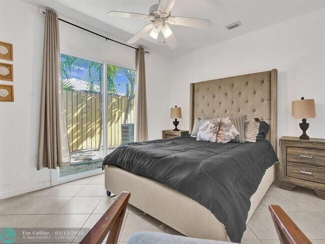 Building Photo - 4422 Sea Grape Dr