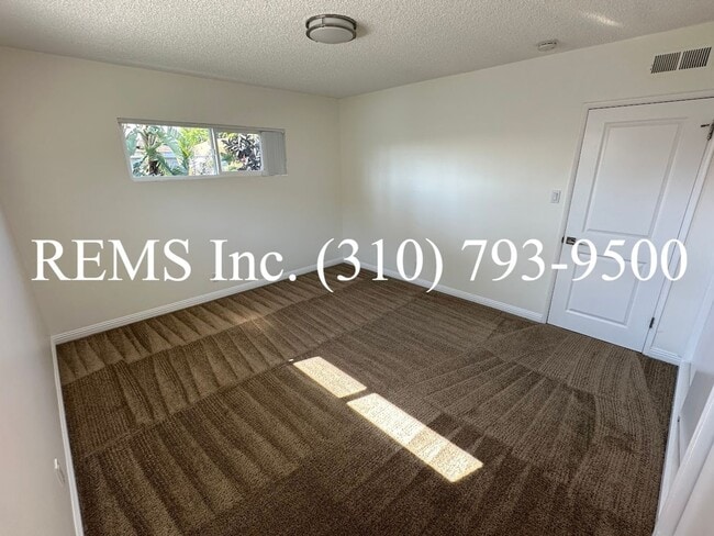 Building Photo - Beautifully Updated Home with 2-Car Garage & Large Bonus Family Room