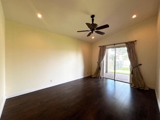 Building Photo - 7458 Via Luria