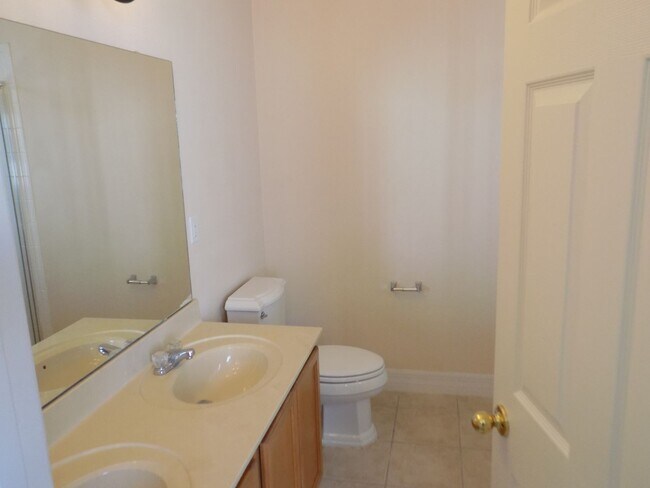 Building Photo - BEAUTIFUL 3 BEDROOM, 2 BATH, 3 CAR GARAGE ...
