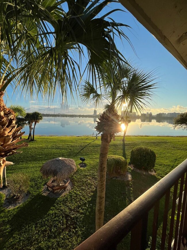 Building Photo - ONE BEDROOM ONE BATHROOM with FULL LAKE VIEW!