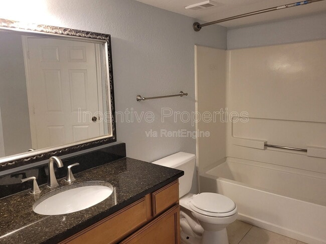 Building Photo - 5064 Park Central Dr