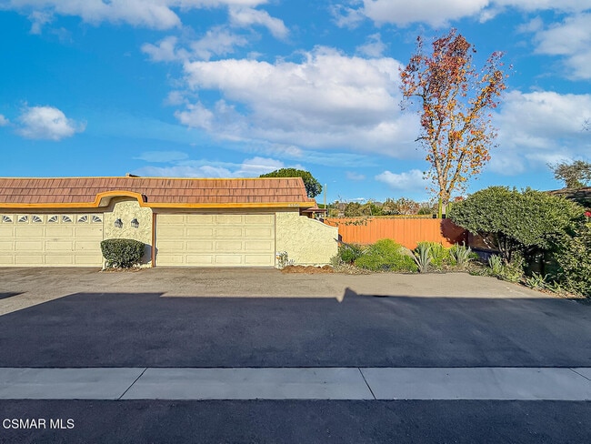 Building Photo - 4150 Lake Harbor Ln