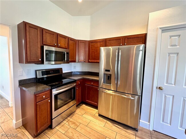 Building Photo - 1300 SW 22nd Ave