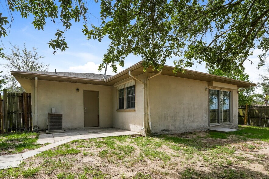 Building Photo - 5105 Chamber Ct