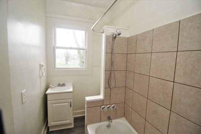 Building Photo - Nice EOG Coldstream Homestead Montebello 3bd/1ba w/ W/D! Available 6/15