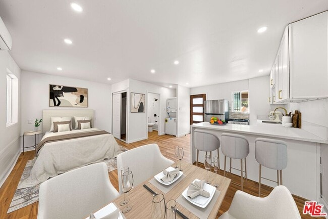 Primary Photo - 2115 W 129th St