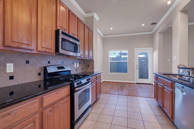 Building Photo - 3414 Home St