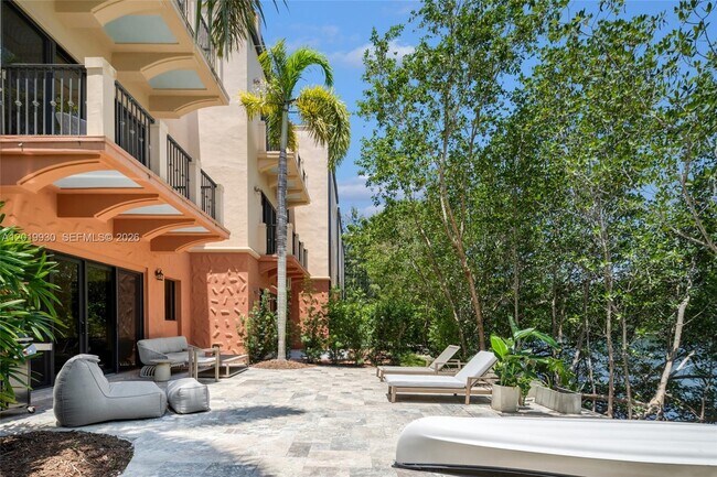 Building Photo - 6226 Paradise Point Dr