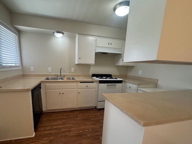 Interior Photo - VAL171 (6)