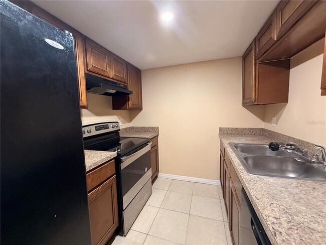 Building Photo - 934 N Lake Destiny Rd