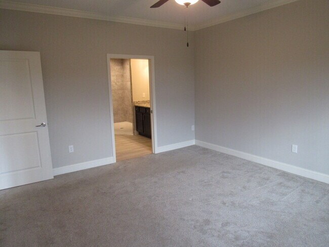 Building Photo - Beautiful 4-Bed, 3-Bath Bungalow in Highly Desirable Farragut!