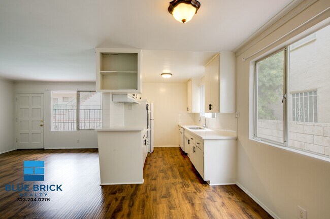 Building Photo - 426 Rexford Dr