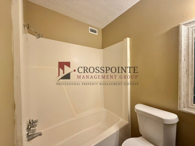 Building Photo - AVAILABLE! 1 Bed 1 Bath Apartment Near Downtown Tyler!