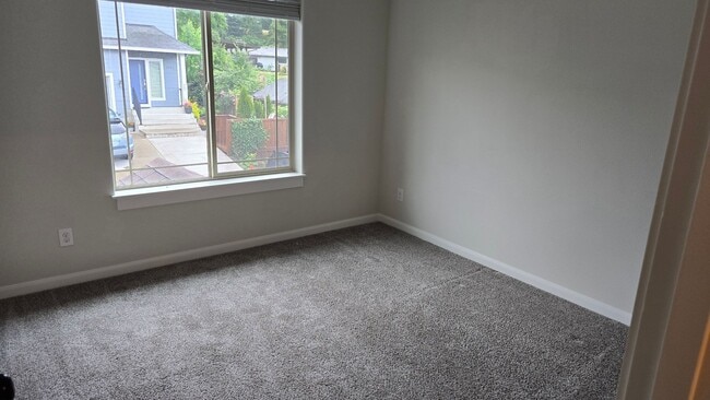 Building Photo - Spacious 3 Bedroom – Move-In Ready!