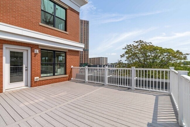 Building Photo - 70 Prospect St