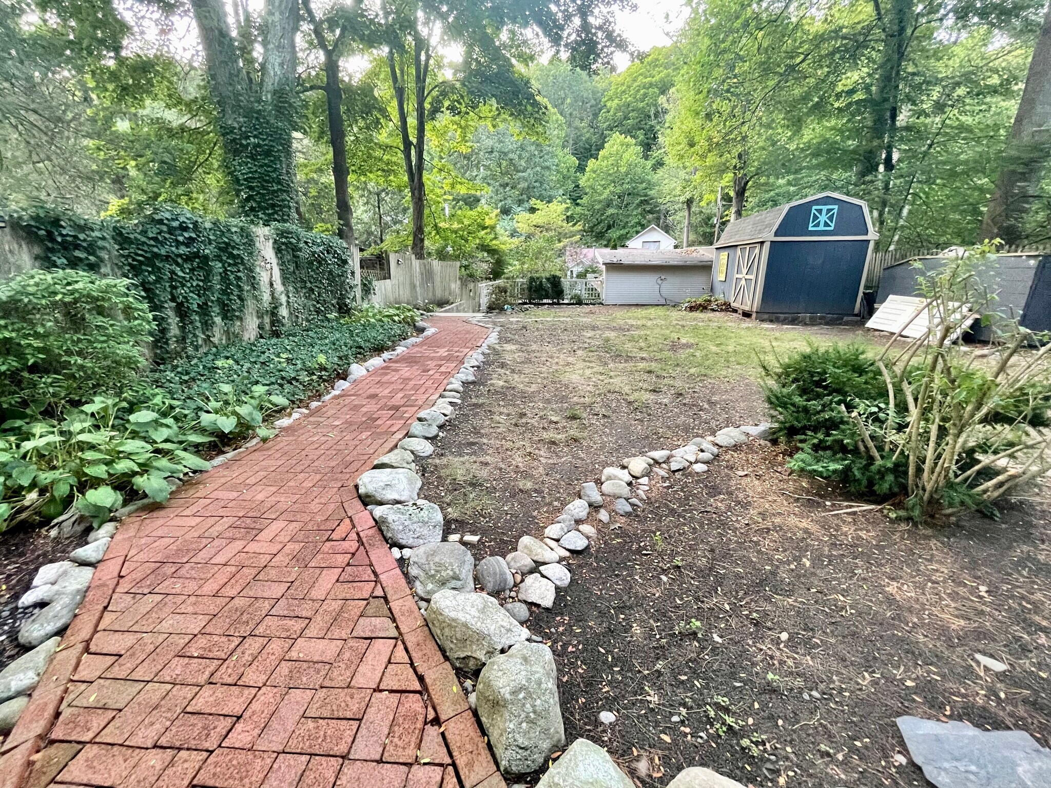 Walkway to cottage - 54 Sherwood Rd