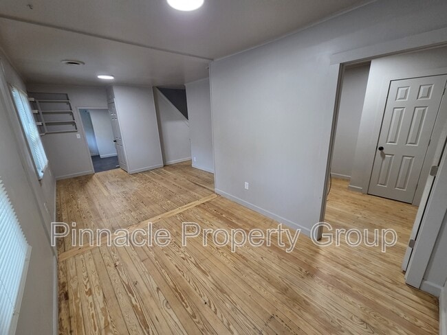 Building Photo - 832 N Leroy St