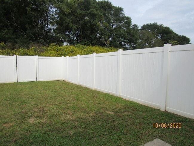 Building Photo - 207 Winthrope Ln