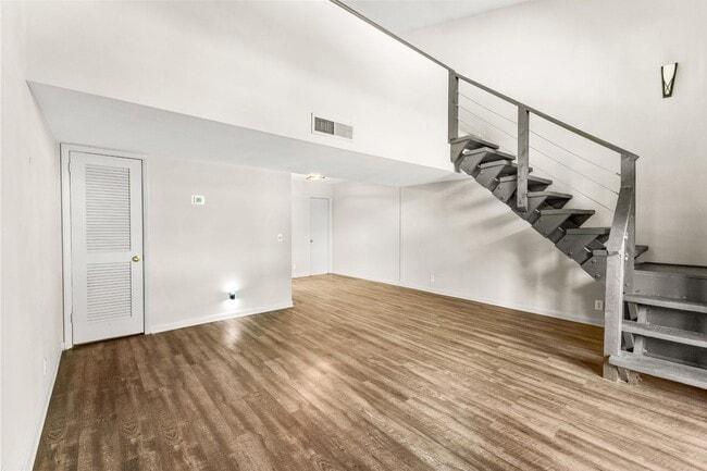 Building Photo - Discover the most affordable home in Belle Forest, located in Nashville's highly coveted 37221 zi...