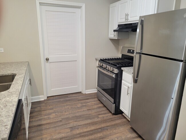 Building Photo - 817 S Kedzie Ave