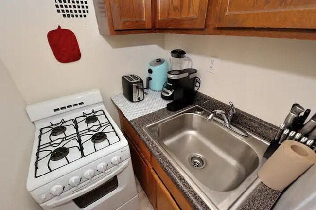 Building Photo - 1762 2nd Ave