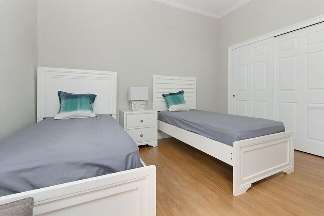 Building Photo - 216 Eastpark Dr