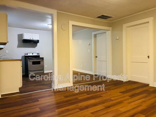 Building Photo - 2554 Hemphill St