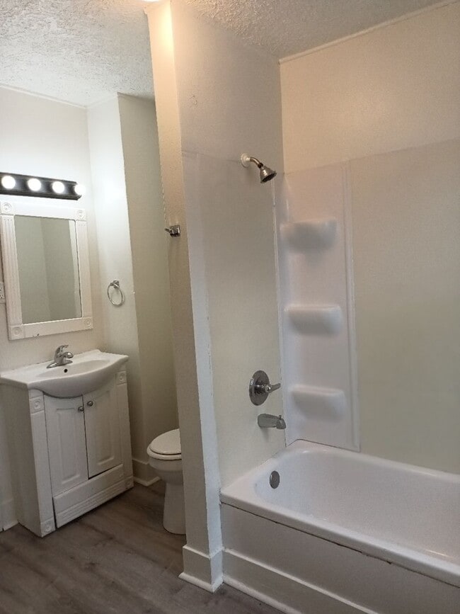 Building Photo - BUY ON CONTRACT MOVE IN READY! RENT TO OWN...