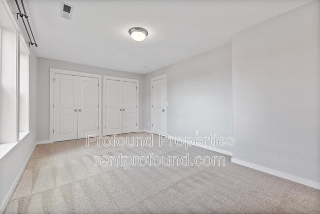 Building Photo - 7909 SW Oviatt Dr