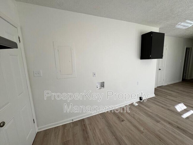 Building Photo - 4211 Searcy St