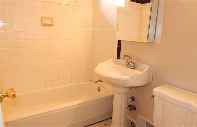 Building Photo - $0 DEPOSIT OPTION! BERKELEY/HIGHLANDS, BEAUTIFUL HOME, EXCEPTIONAL UPDATES AND CONDITION, BEAUTIF...