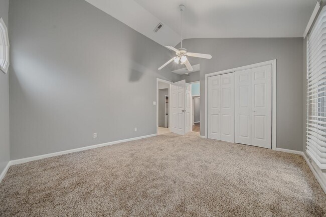 Building Photo - Recently Renovated 2 Bedroom Brick Home! - Coming Soon April 3rd!