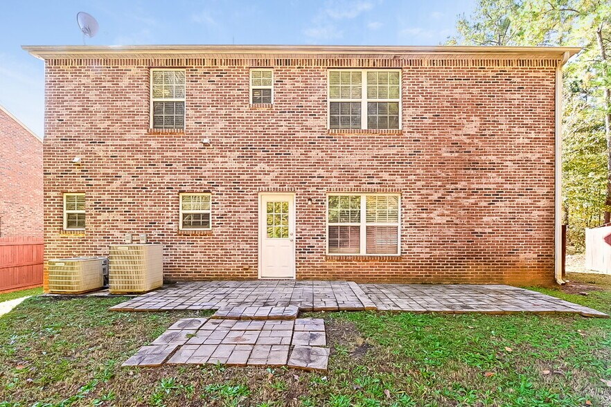 Building Photo - 100 Astilbe Meadow Dr