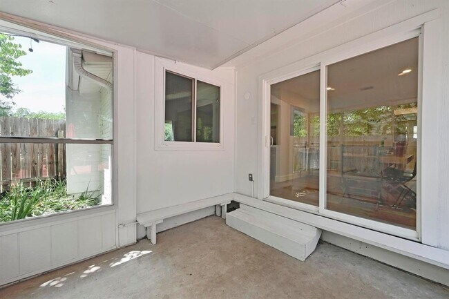 Building Photo - 7607 Whispering Winds Dr