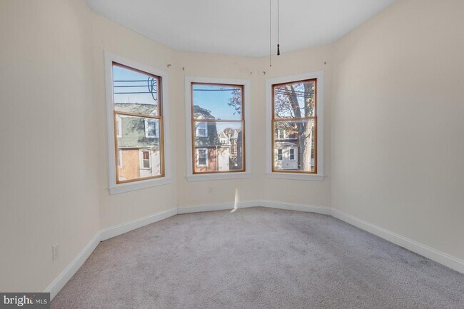 Building Photo - 4841 Cedar Ave