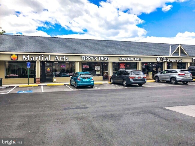 Building Photo - 5904 Mt Eagle Dr