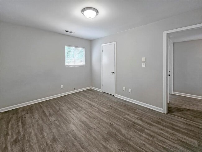 Building Photo - 8438 Stonewall Jackson Dr