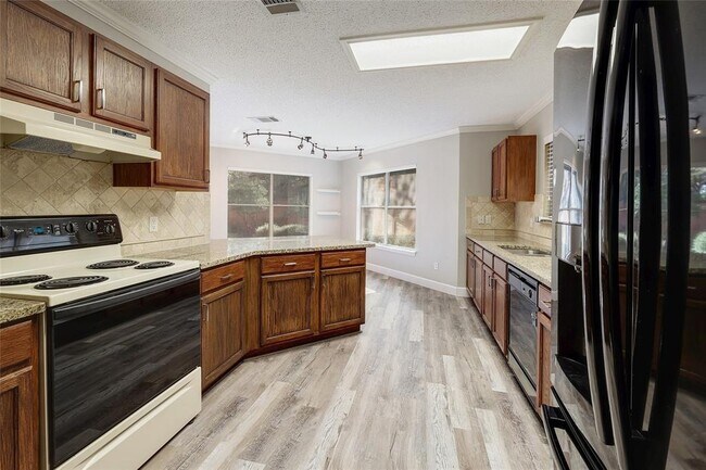 Building Photo - 10905 Claywood Dr