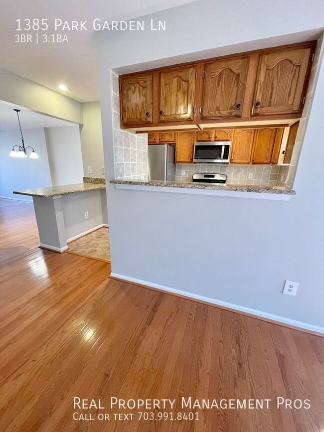 Building Photo - 1385 Park Garden Ln