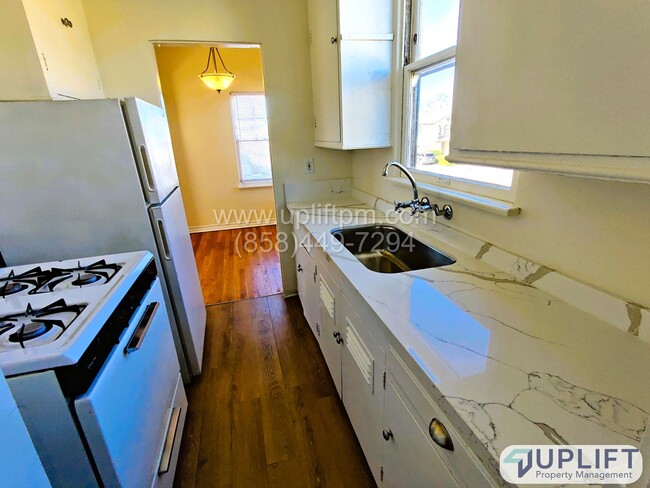 Building Photo - $500 off MOVE IN NOW! University Heights h...