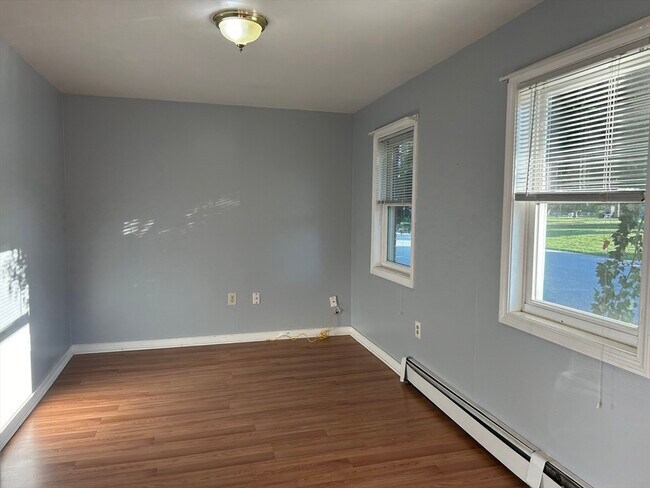 Building Photo - 569 Winthrop St
