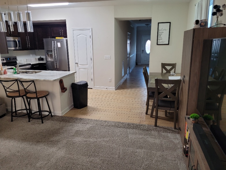 Building Photo - 327 Webster St