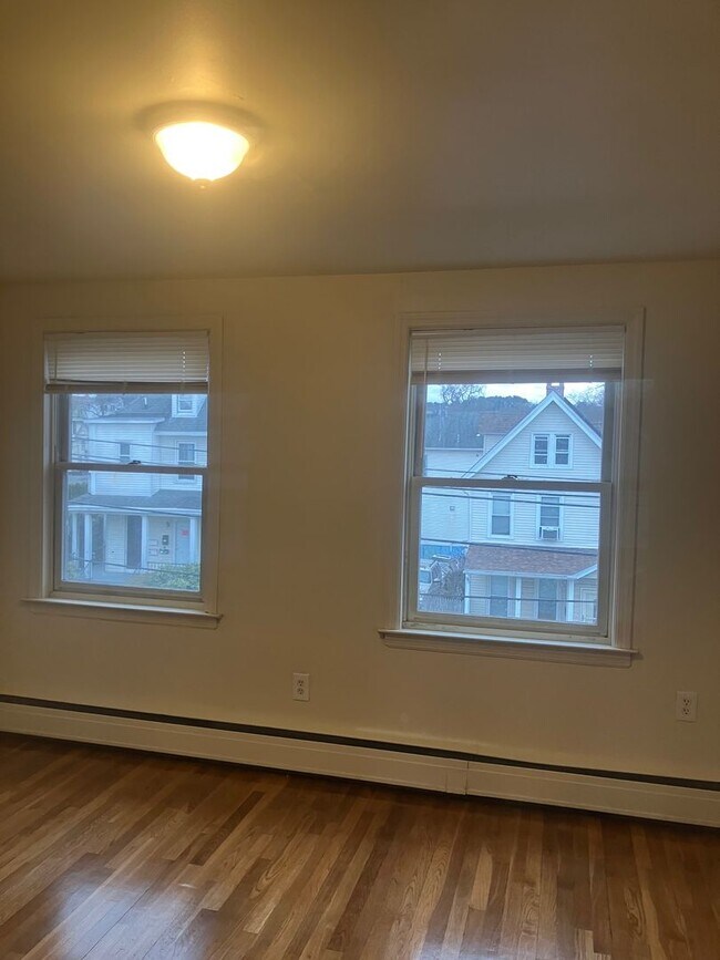 Building Photo - 114 Olivia St