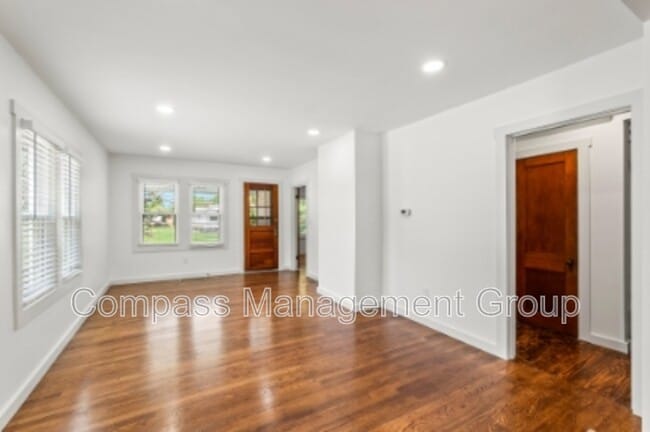 Building Photo - 3201 Davenport Rd